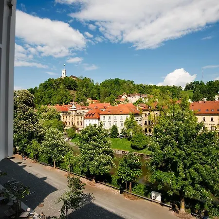 Pensión Galeria River