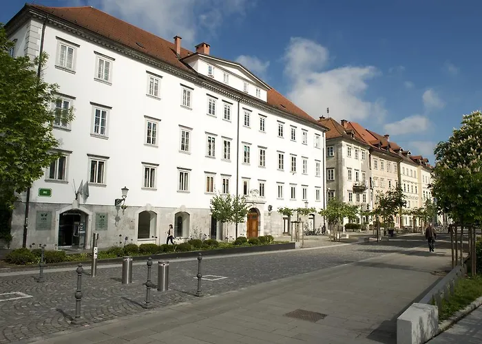 Pensión Galeria River 3*