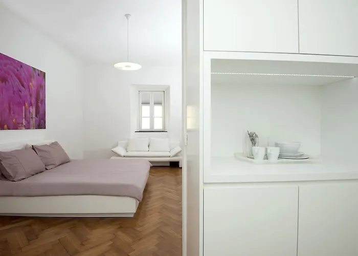 Pensión Galeria River 3*