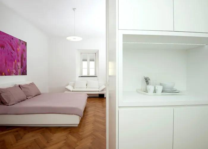 Galeria River Pensión 3*